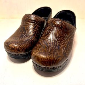 Dansko Professional Brown Embossed Floral Leather Nurse Clog Sz 36 EU, 5.5 US